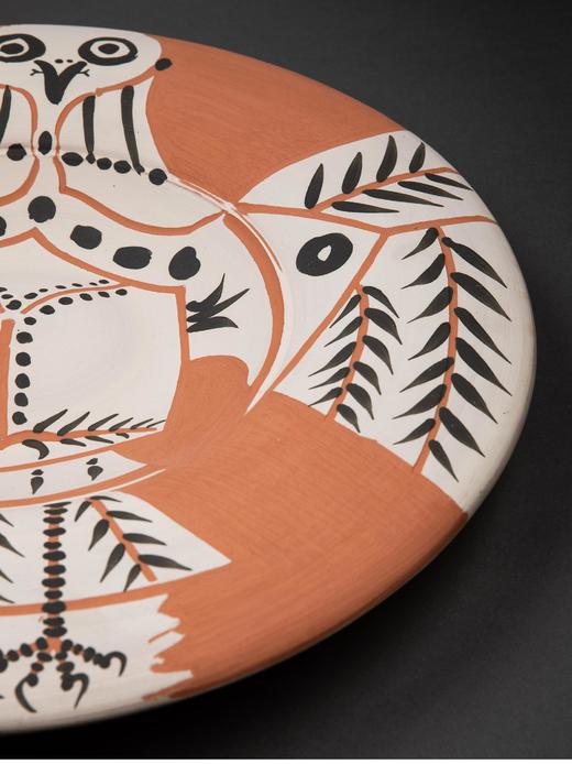 【已售】独角鹿西洋古董 1957年代西班牙艺术巨匠与法国Madoura工坊合作出品限量装饰陶盘「Chouette 猫头鹰」 商品图2