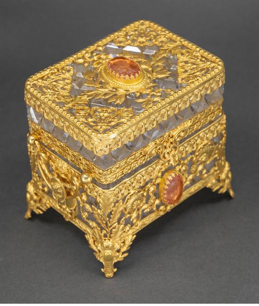 独角鹿西洋古董 19世纪末法国出品路易十六风格自然卷叶主题铜鎏金精雕嵌古典女子肖像卡梅奥装饰水晶珍宝盒 商品图0