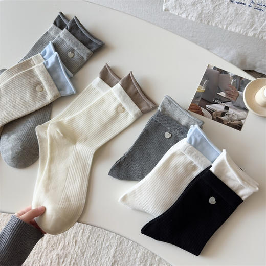 4双装！森系甜美双层花边+爱心纽扣饰品中筒袜 奶芙芙的黑白灰色系   学院风十足 洋气百搭 商品图7