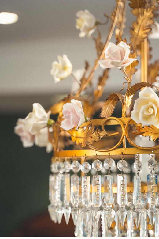 【已售】独角鹿西洋古董 花卉造型瓷雕装饰繁枝卷叶主题铜鎏金精雕水晶吊灯 商品图2