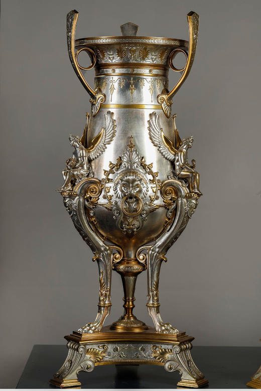 独角鹿西洋古董 1870年代法国装饰艺术家Louis-Constant Sévin设计出品雄狮天使主题铜镀金银精雕花瓶一对 商品图1