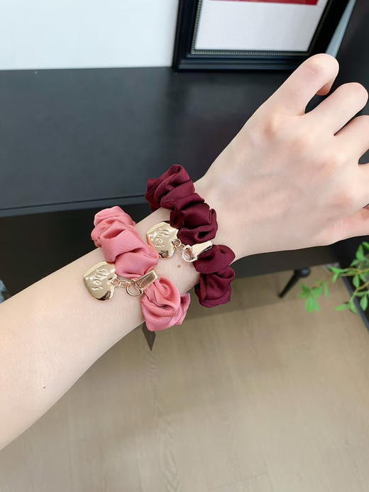 【团购】2款发圈 茜子珍珠发圈 & She's（茜子）心形发圈 马尾头绳 头饰 发饰 绑头发 丸子头 发圈皮筋 商品图13