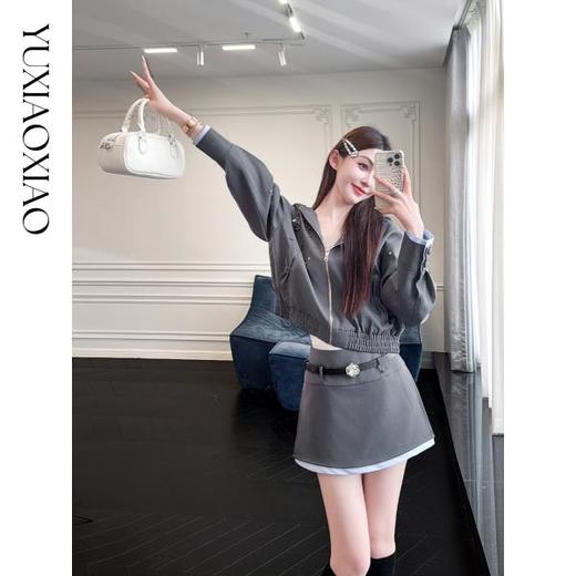 余潇潇【缪系学姐】立体花朵珠片装饰连帽宽松落肩外套&微A短款半裙 商品图0