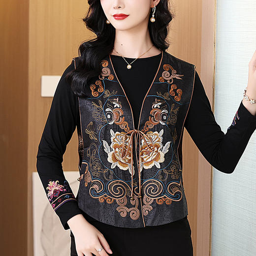 KQL 422H2863复古刺绣盘扣短外套新中式国风上衣 商品图2