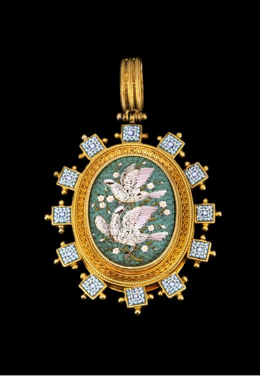 独角鹿西洋古董 1890年代法国出品18k黄金精雕镶嵌鲜花与飞鸽主题极细马赛克盒式吊坠 商品图0