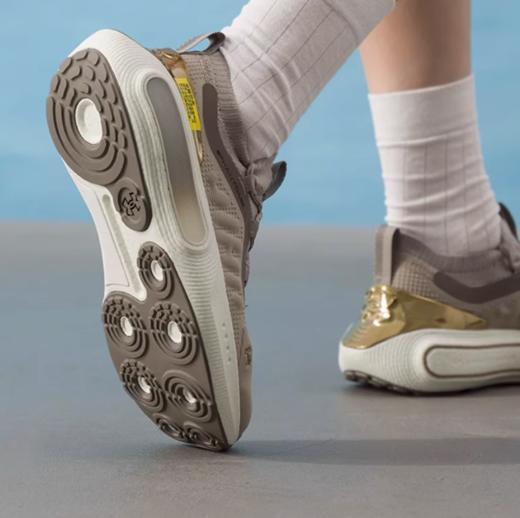 安德玛UA女士户外训练透气低帮耐磨运动跑步鞋6007943-203 商品图3