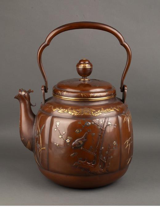 独角鹿西洋古董 1880年代日本明治时期出品东方花鸟主题镀金银精雕装饰麒麟壶嘴大型赤铜茶壶 商品图0