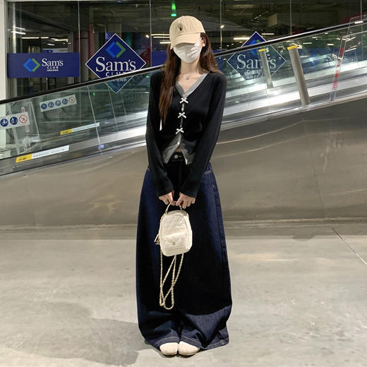 西遇假两件修身长袖T恤女秋季新款拼接V领蝴蝶结短款上衣SS051504 商品图1