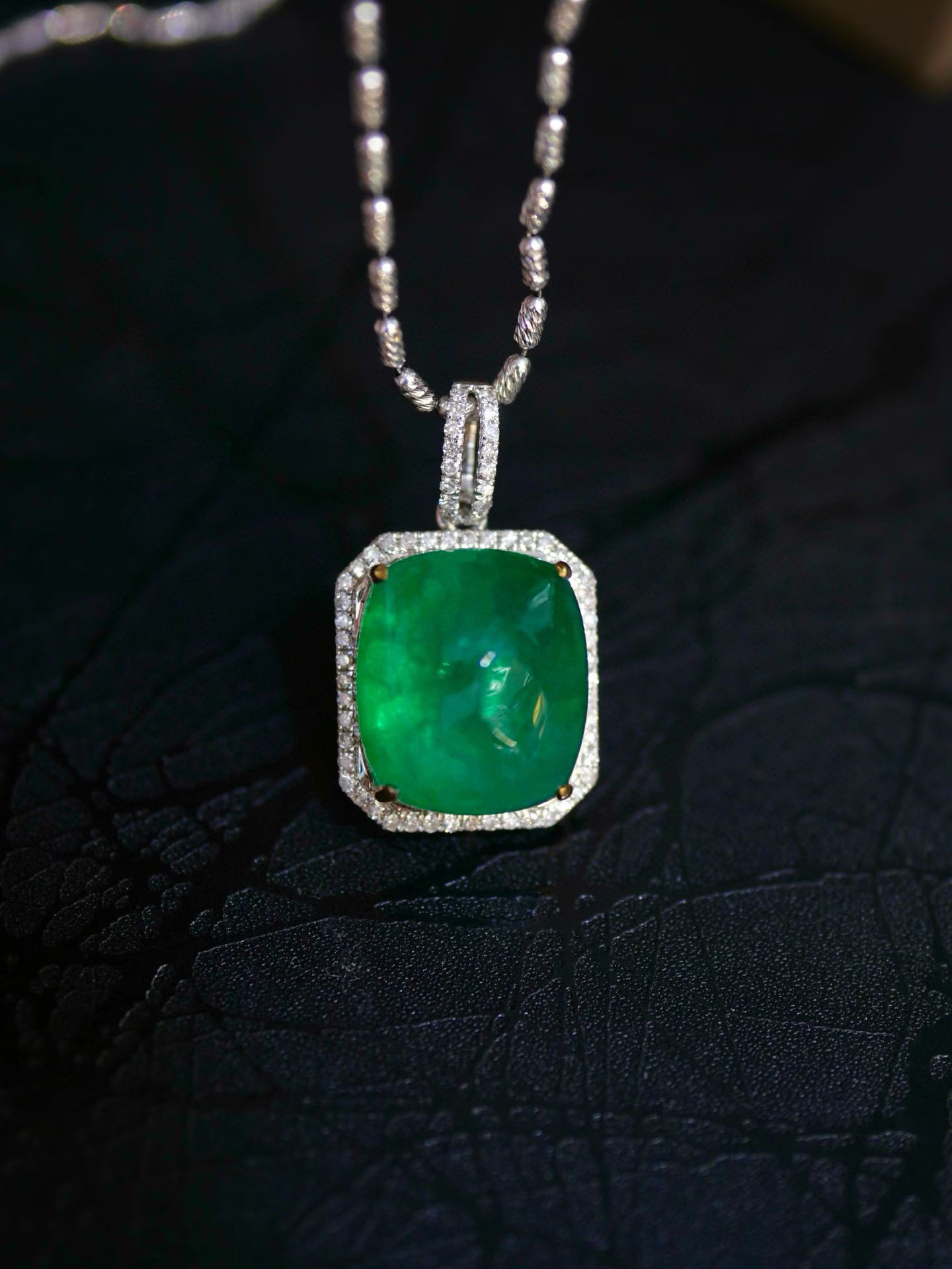 6.10ct祖母绿吊坠