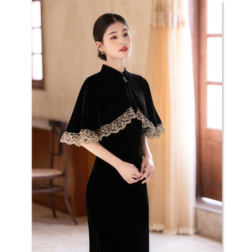 SKY 211085纯黑色丝绒披肩旗袍套装 商品图2