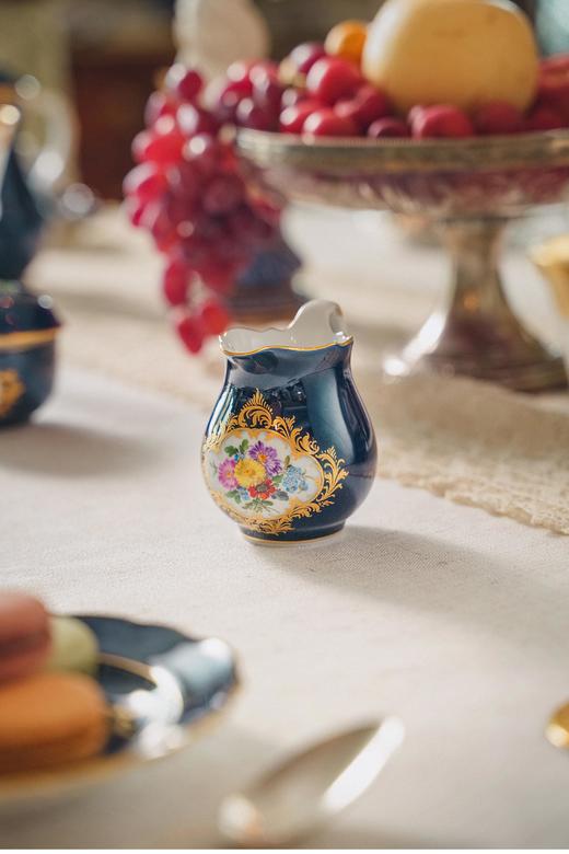 【已售】独角鹿西洋古董 20世纪德国著名瓷窑出品钴蓝釉描金手绘德国之花下午茶摩卡八人瓷器套件 商品图4