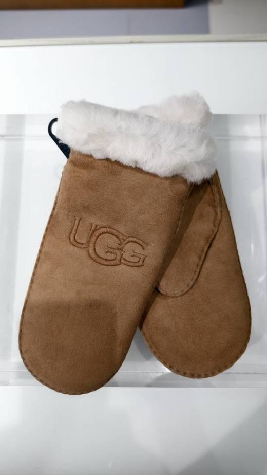 2楼UGG 秋冬羊皮毛一体手套   吊牌价1399 商品图0