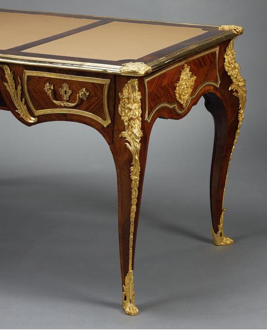 独角鹿西洋古董 19世纪法国出品路易十五风格铜鎏金精雕装饰玫瑰木嵌皮革台面书桌 商品图3