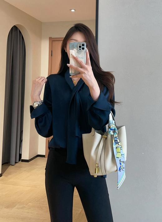 优雅轻奢飘带垂坠丝滑缎面V领OL温柔衬衫 商品图10