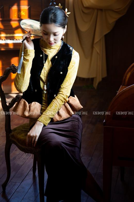 【门店同款】ENJOY秋季云敛-东方画笔植绒提花打底衫 166493626 商品图3