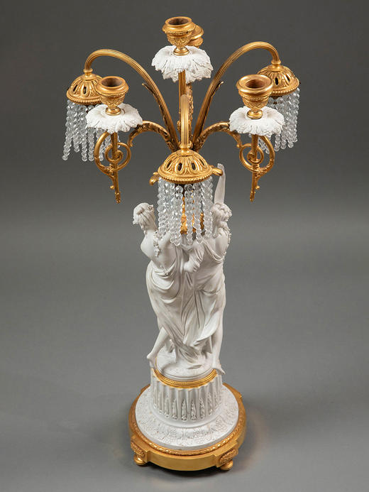 独角鹿西洋古董19世纪法国出品卷叶纹铜鎏金精雕装饰古典女神主题素胎瓷人物雕塑及水晶流苏灯罩三枝头台灯一对 商品图2