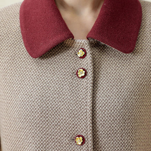 QYM 7258017-Y妈妈装短款外套大码翻领宽松休闲单排扣上衣 商品图3