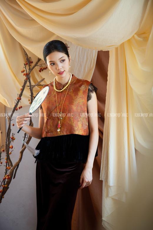 【门店同款】ENJOY秋季云敛-东方画笔缎面提花斜扣马甲 165943841 商品图1