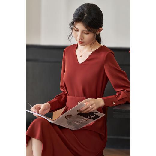剩L/XL/XXL 米思阳2026春季新款气质通勤纯色大摆连衣裙V领长袖中长裙0159 商品图1