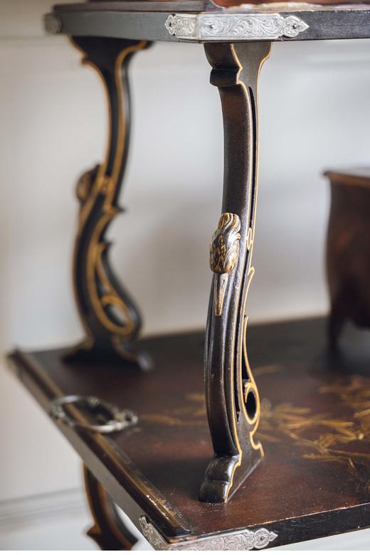 独角鹿西洋古董 1880年代法国出品东方风格福禄富贵主题黑地款彩雕漆双层硬木桌几 商品图4