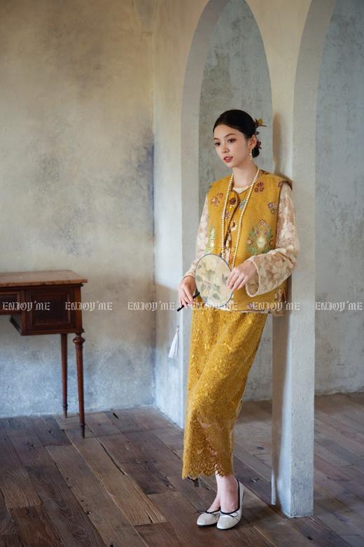 【门店同款】ENJOY秋季云敛-东方画笔花朵刺绣马夹 166296833 商品图2