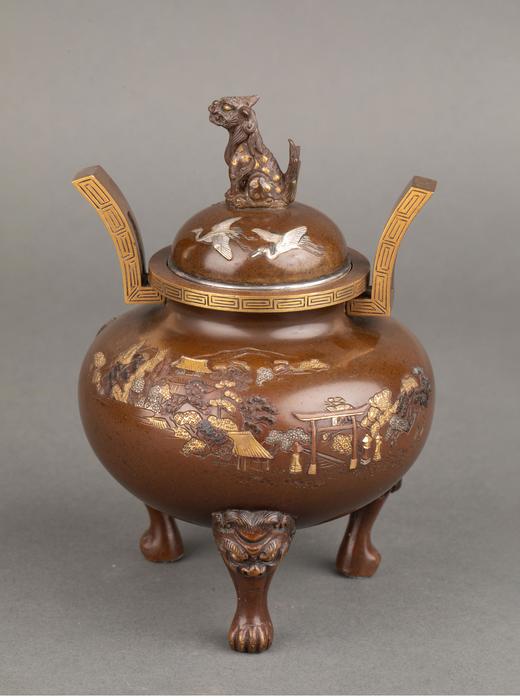 独角鹿西洋古董 1880年代日本明治时期出品楼阁鹤鸟主题镀金银精雕装饰麒麟顶盖及兽纹三足底座赤铜香炉 商品图0