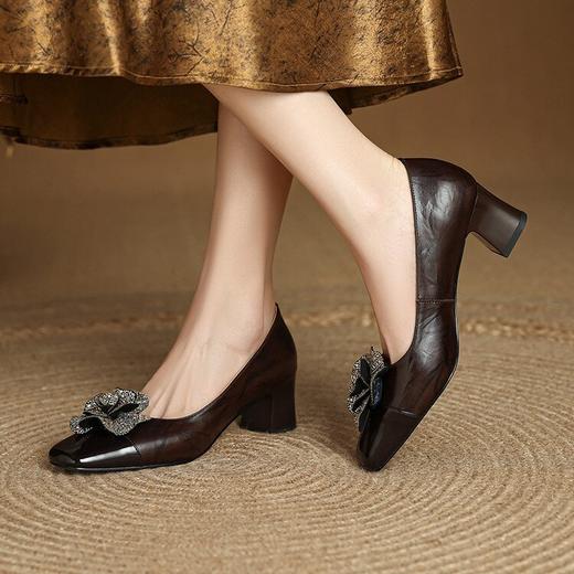【预售5天】小香风花朵高跟鞋女新款粗跟方头真皮拼色气质名媛单鞋MLS&A1040 商品图1