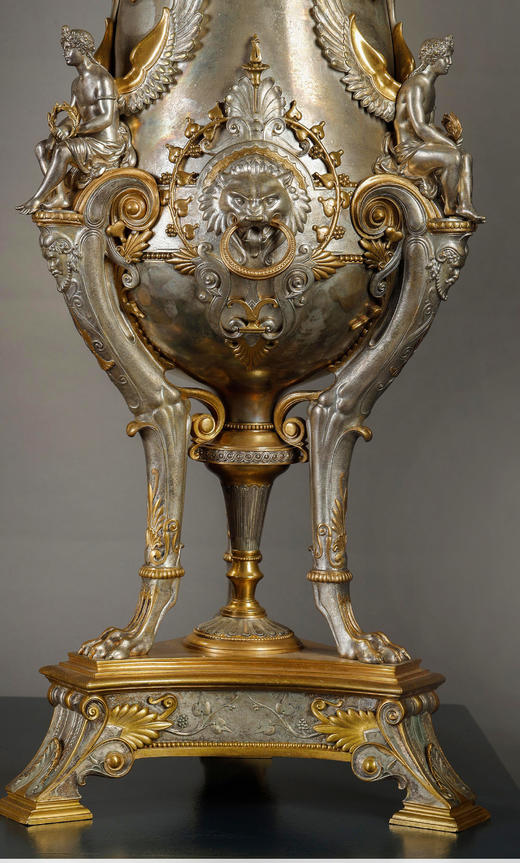 独角鹿西洋古董 1870年代法国装饰艺术家Louis-Constant Sévin设计出品雄狮天使主题铜镀金银精雕花瓶一对 商品图3