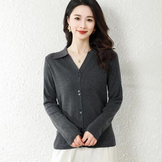 OSL 2206羊毛V领开衫软糯亲肤针织毛衣 商品图3