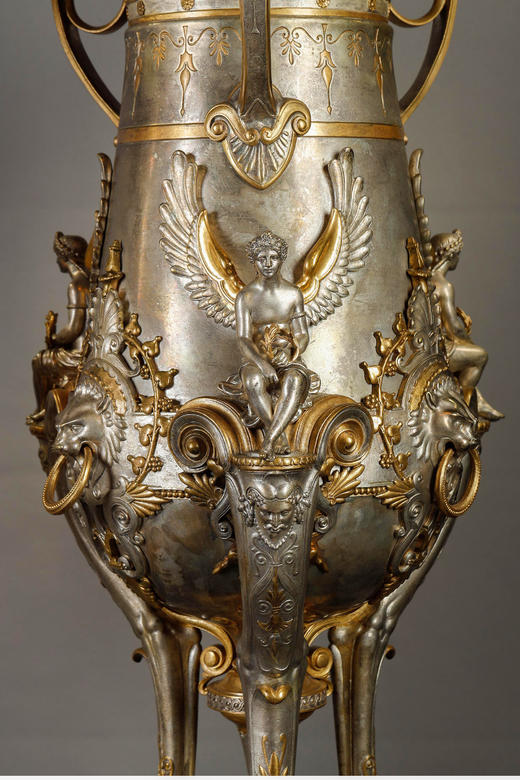 独角鹿西洋古董 1870年代法国装饰艺术家Louis-Constant Sévin设计出品雄狮天使主题铜镀金银精雕花瓶一对 商品图4