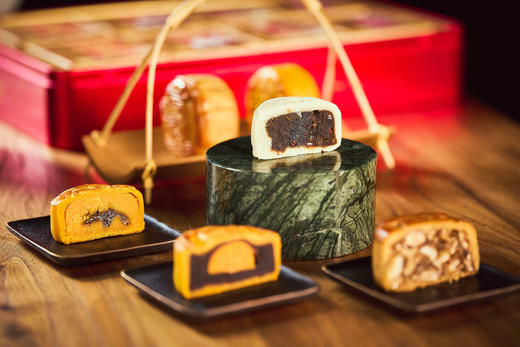 澜沧古茶2025年甘甜和美火腿五仁蛋黄红豆流心奶黄中秋月饼礼盒 商品图1