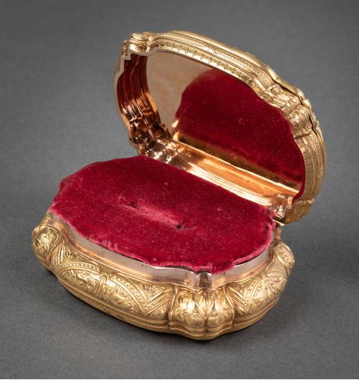 独角鹿西洋古董 19世纪下半叶德国出品沙皇亚历山大二世赠礼款花叶主题18K黄金及玫瑰金精雕装饰玑镂珐琅嵌钻石鼻烟盒 商品图2