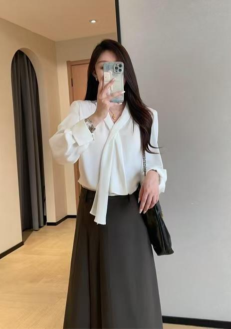 优雅轻奢飘带垂坠丝滑缎面V领OL温柔衬衫 商品图6