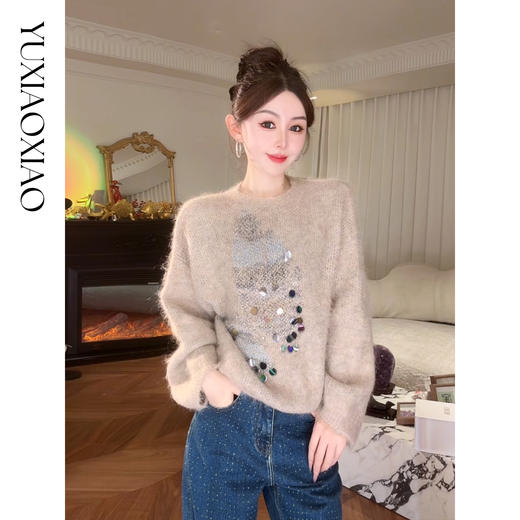 余潇潇【琥珀淡奶】羊驼毛羊毛混纺慵懒感手缝亮片圆领宽松毛衣 商品图0
