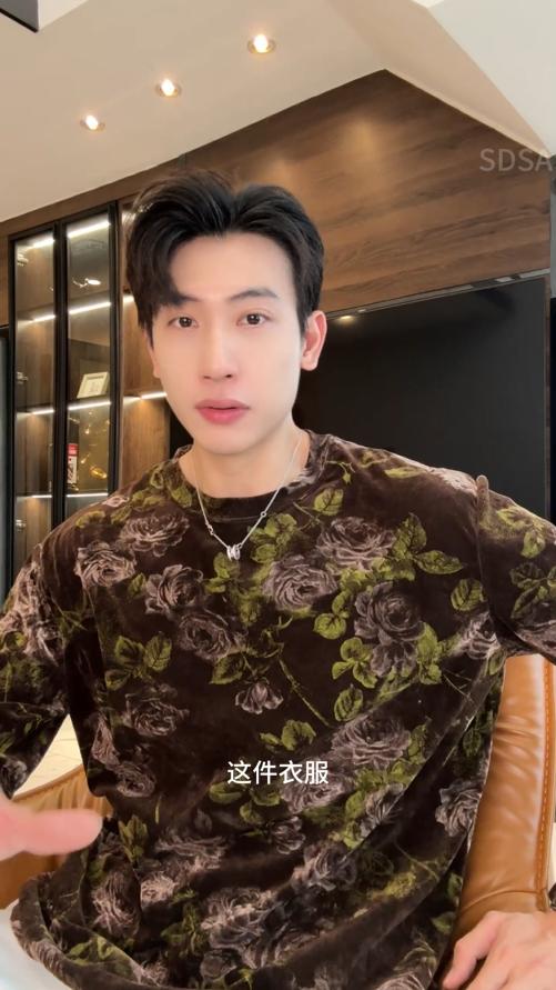 T4679SDSA男士秋冬新款痞帅男装复古植绒玫瑰印花圆领长袖T恤宽松上衣 商品图0