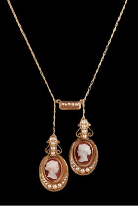 独角鹿西洋古董 1850-1870年代法国拿破仑三世时期出品18K黄金嵌珍珠装饰古典女子肖像主题卡梅奥浮雕双吊坠Négligée款式项链