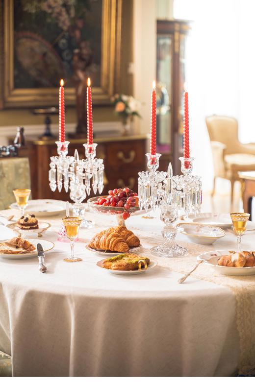 【已售】独角鹿西洋古董 1920年代法国巴卡拉水晶工坊出品Médaillon圆雕纹款双枝头水晶烛台一对 商品图0