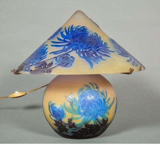 独角鹿西洋古董 20世纪初法国新艺术时期南锡派艺术家Émile Gallé签名创作蓝菊花主题浮雕玻璃台灯 商品图2