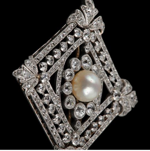 独角鹿西洋古董 1910年代法国出品几何缎带造型铂金镶嵌天然海水珍珠及钻石胸针 商品图3