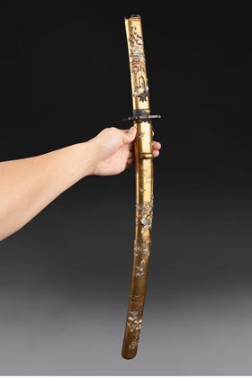 独角鹿西洋古董 19世纪晚期日本明治时期出品传统花鸟图景主题芝山镶嵌装饰金漆莳绘太刀 【未开刃】