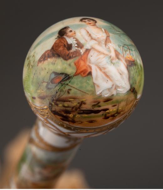 独角鹿西洋古董 19世纪英国出品蛇纹木及竹材嵌爱恋主题描金手绘瓷面画伞柄装饰丝绸蕾丝伞面古典阳伞 商品图3