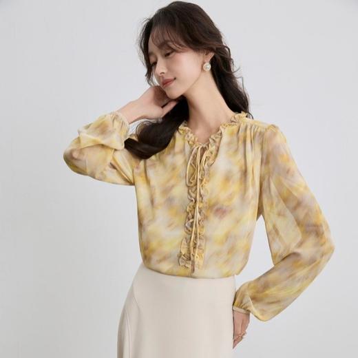 「自」全新升级【铂金会员165/天猫219/差价54】(50444)洛诗琳时尚木耳边系带长袖衬衫2025秋季气质印花雪纺衬衫 商品图3