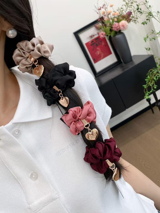 【团购】2款发圈 茜子珍珠发圈 & She's（茜子）心形发圈 马尾头绳 头饰 发饰 绑头发 丸子头 发圈皮筋 商品图7