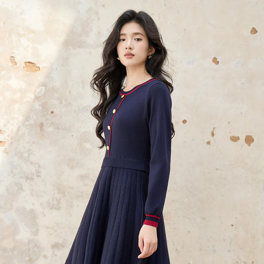 奢姿大码女装2025秋季胖妹妹时尚减龄学院风撞色镶边针织连衣裙9853869913 商品图1