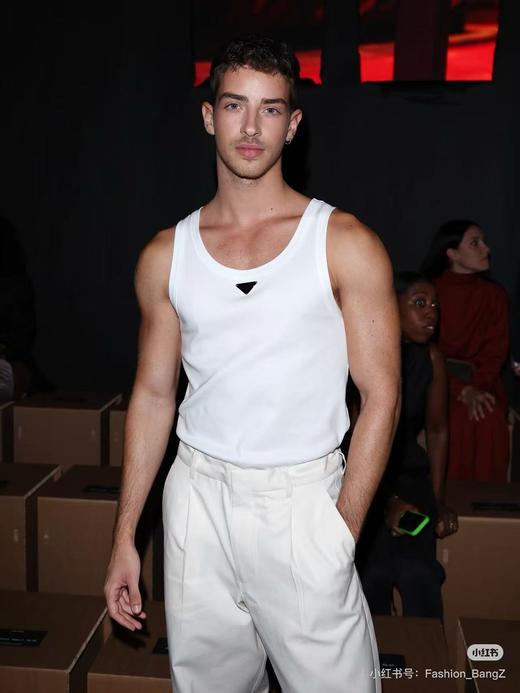 普家金属三角标饰百搭罗纹圆领背心 商品图0