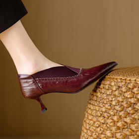 【预售5天】时尚酒红色尖头飞织拼接V口及裸靴法式通勤单鞋气质小跟高跟鞋女DB&M6577