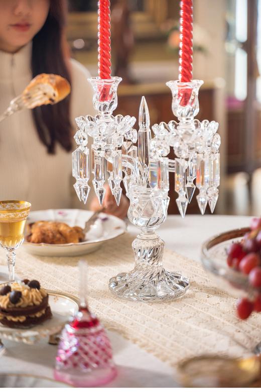 【已售】独角鹿西洋古董 1920年代法国巴卡拉水晶工坊出品Médaillon圆雕纹款双枝头水晶烛台一对 商品图1