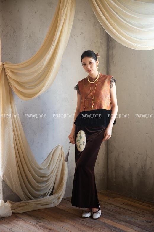 【门店同款】ENJOY秋季云敛-东方画笔缎面提花斜扣马甲 165943841 商品图3