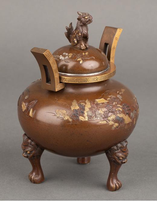 独角鹿西洋古董 1880年代日本明治时期出品楼阁鹤鸟主题镀金银精雕装饰麒麟顶盖及兽纹三足底座赤铜香炉 商品图2