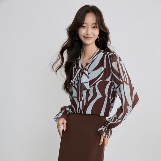 「自」全新升级【铂金会员146/天猫199/差价53】(51338)洛诗琳法式时尚印花衬衫2025秋季新款百搭V领雪纺上衣女 商品图1